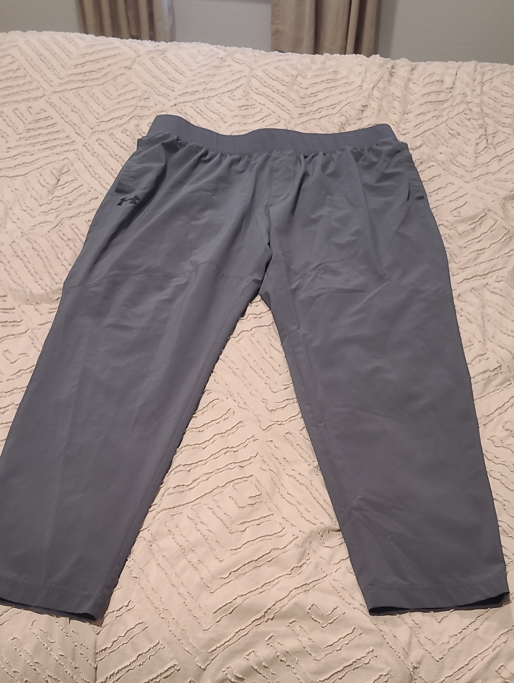 Under Armour Light Gray Men's Athletic Joggers. CL-2